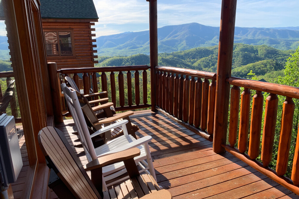 Building a new cabin vs buying pigeon forge cabins for sale: which is better?