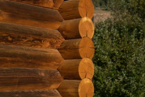 close up of interlocking wood beams of log cabin